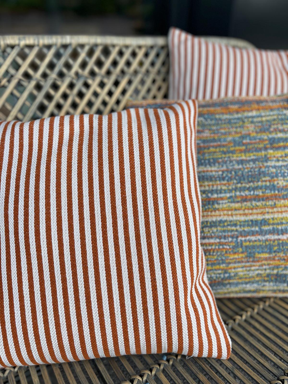 Gestreifter Outdoor-Polsterbezug - orange