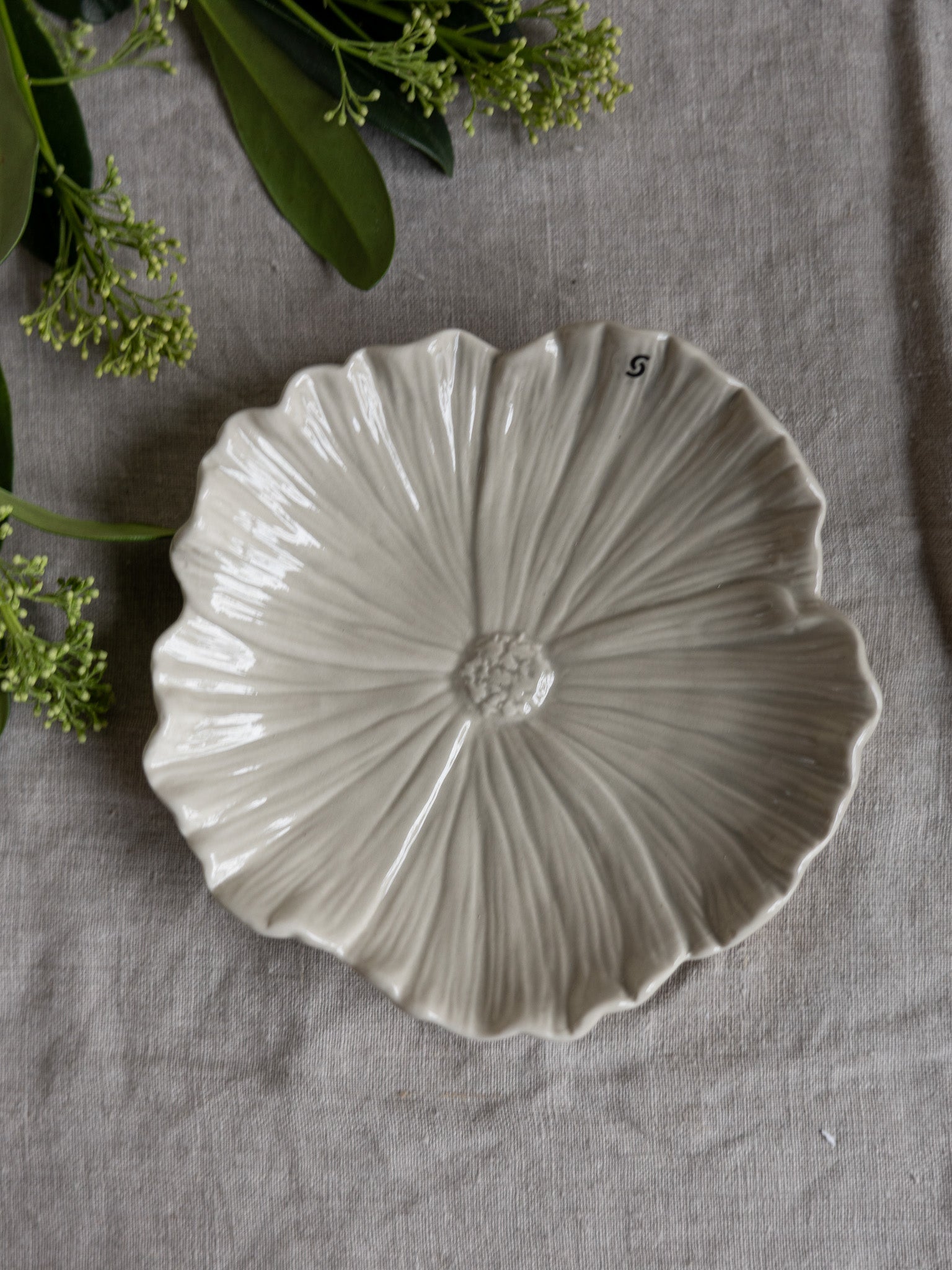 Teller "Blomster" - beige
