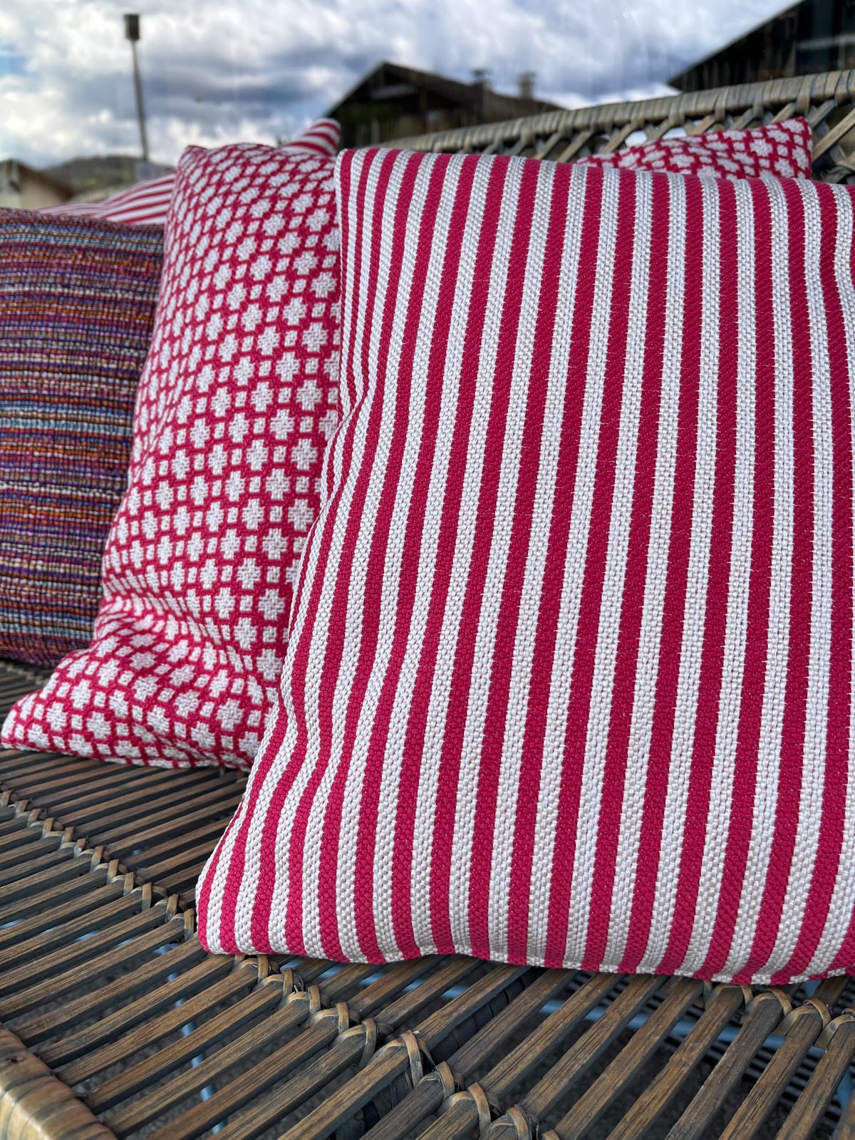 Gestreifter Outdoor-Polsterbezug - Pink